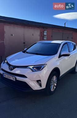 Внедорожник / Кроссовер Toyota RAV4 2017 в Киеве