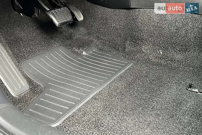 Внедорожник / Кроссовер Toyota RAV4 2013 в Могилев-Подольске фото 8 Внедорожник / Кроссовер Toyota RAV4 2013 в Могилев-Подольске