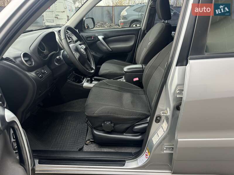 Позашляховик / Кросовер Toyota RAV4 2004 в Одесі