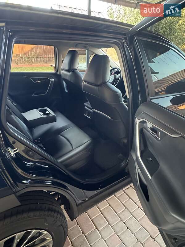 Позашляховик / Кросовер Toyota RAV4 2020 в Коростені