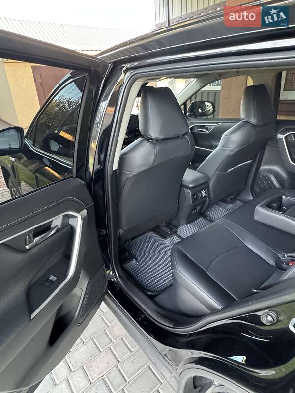 Позашляховик / Кросовер Toyota RAV4 2020 в Коростені