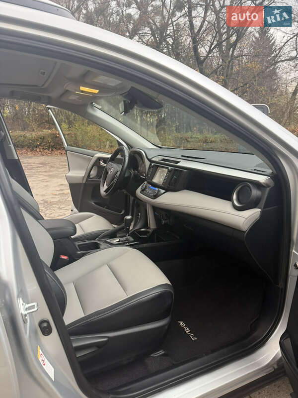 Внедорожник / Кроссовер Toyota RAV4 2016 в Львове