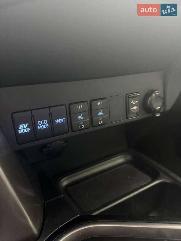 Внедорожник / Кроссовер Toyota RAV4 2016 в Львове