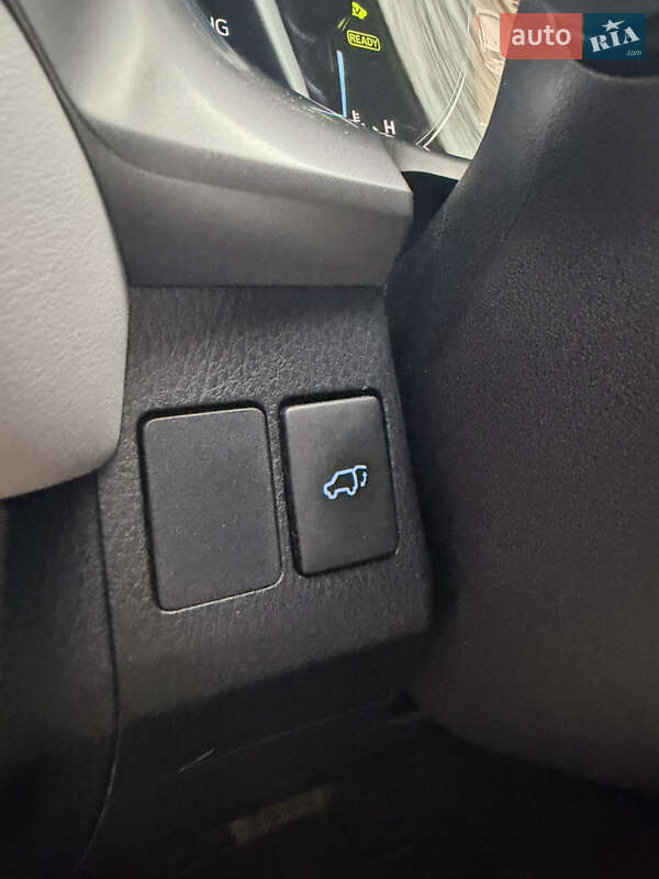 Внедорожник / Кроссовер Toyota RAV4 2016 в Львове