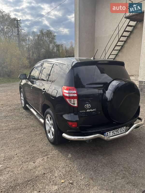 Внедорожник / Кроссовер Toyota RAV4 2011 в Богородчанах