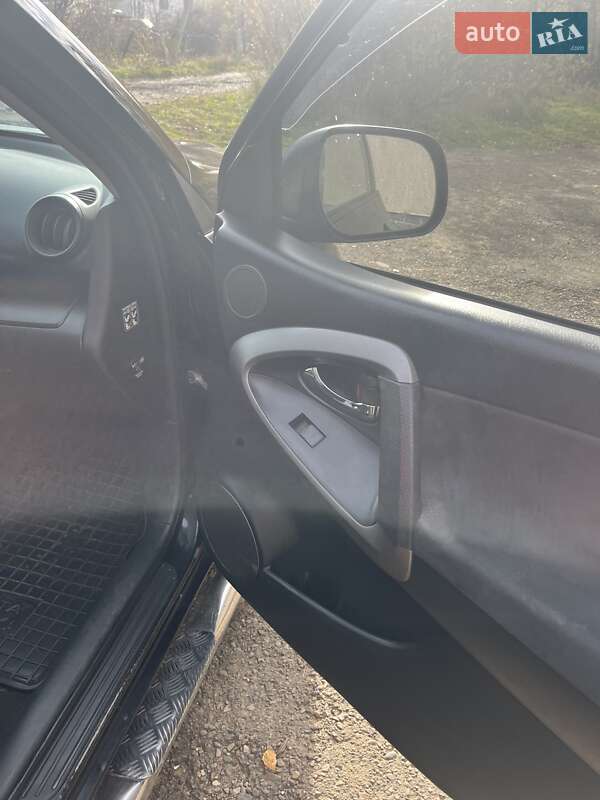 Внедорожник / Кроссовер Toyota RAV4 2011 в Богородчанах