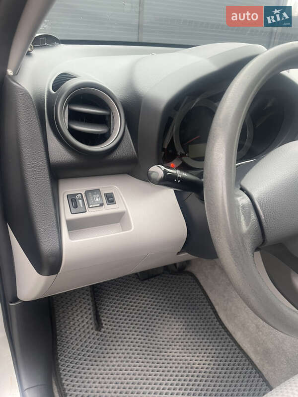 Внедорожник / Кроссовер Toyota RAV4 2008 в Коростене