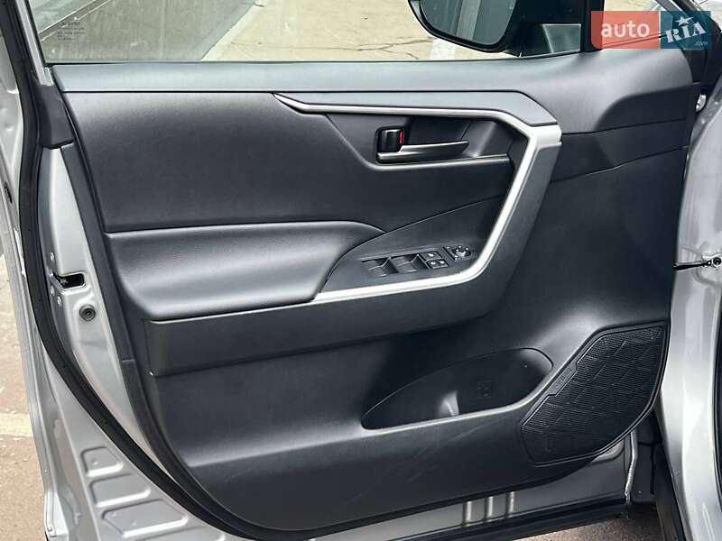 Внедорожник / Кроссовер Toyota RAV4 2021 в Киеве фото 15 Внедорожник / Кроссовер Toyota RAV4 2021 в Киеве