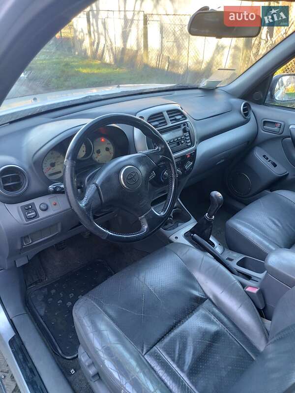 Внедорожник / Кроссовер Toyota RAV4 2001 в Стрые