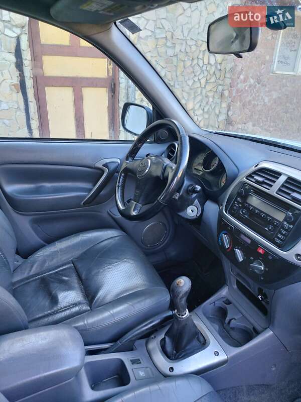 Внедорожник / Кроссовер Toyota RAV4 2001 в Стрые