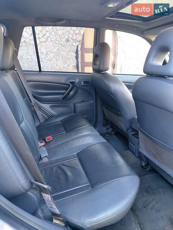 Внедорожник / Кроссовер Toyota RAV4 2001 в Стрые