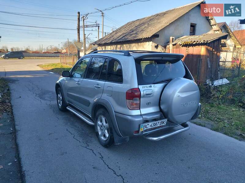 Внедорожник / Кроссовер Toyota RAV4 2001 в Стрые