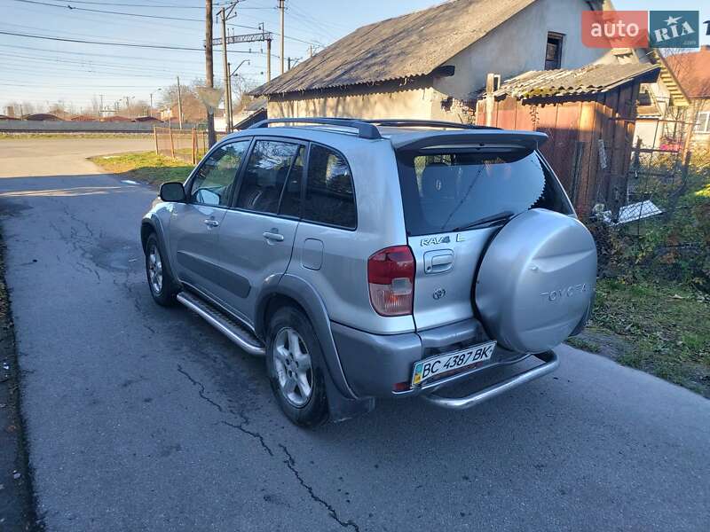 Внедорожник / Кроссовер Toyota RAV4 2001 в Стрые