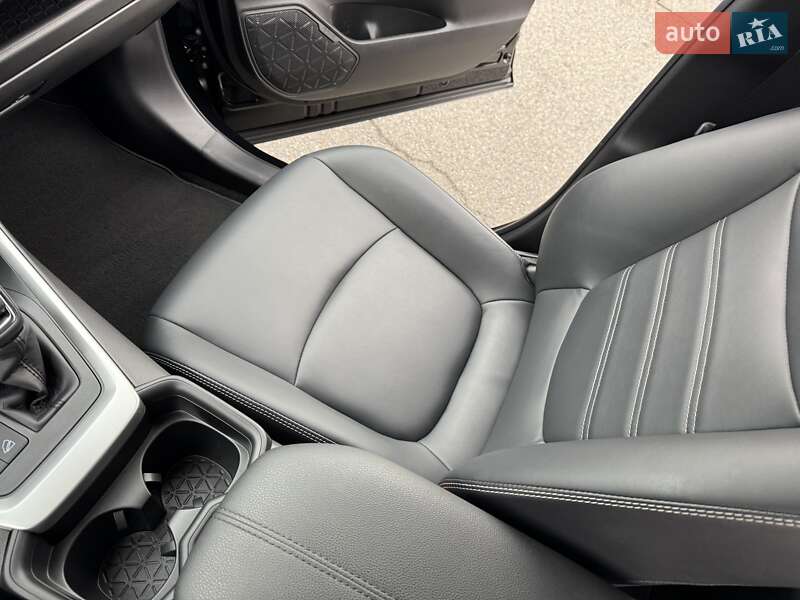 Позашляховик / Кросовер Toyota RAV4 2020 в Києві