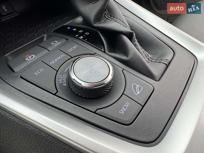 Позашляховик / Кросовер Toyota RAV4 2020 в Києві