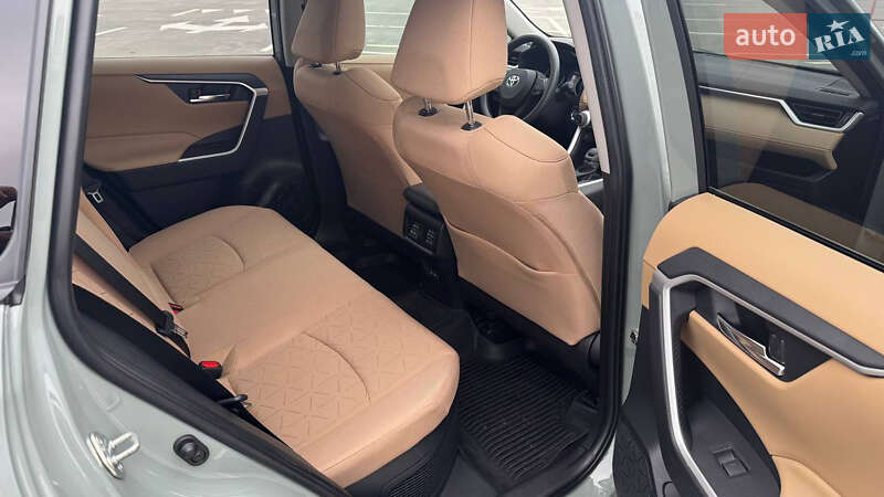 Внедорожник / Кроссовер Toyota RAV4 2022 в Киеве