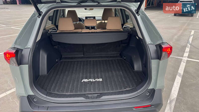 Внедорожник / Кроссовер Toyota RAV4 2022 в Киеве