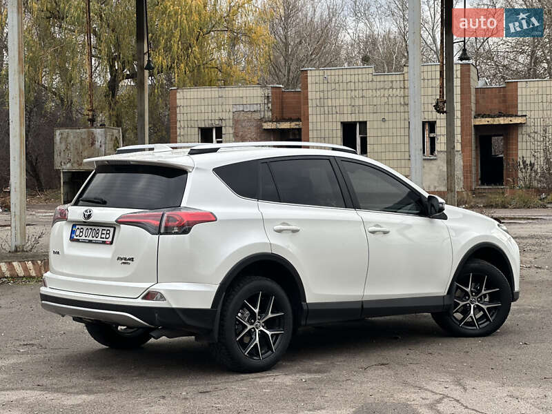 Внедорожник / Кроссовер Toyota RAV4 2016 в Киеве