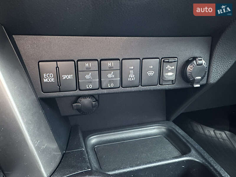Внедорожник / Кроссовер Toyota RAV4 2016 в Киеве