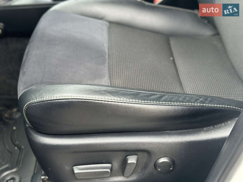 Внедорожник / Кроссовер Toyota RAV4 2016 в Киеве фото 14 Внедорожник / Кроссовер Toyota RAV4 2016 в Киеве