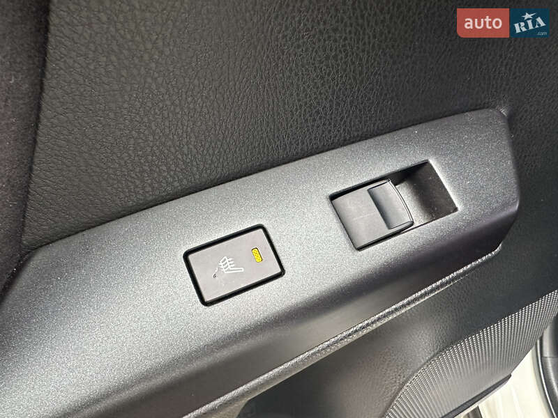 Внедорожник / Кроссовер Toyota RAV4 2016 в Киеве фото 27 Внедорожник / Кроссовер Toyota RAV4 2016 в Киеве