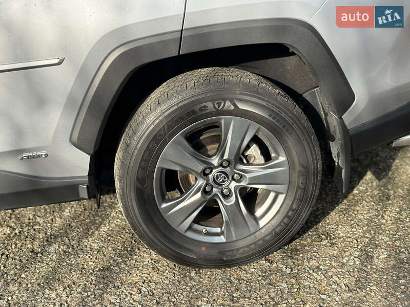 Внедорожник / Кроссовер Toyota RAV4 2019 в Киеве