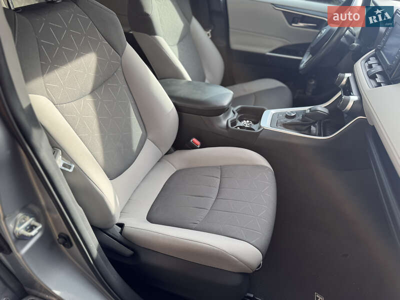 Внедорожник / Кроссовер Toyota RAV4 2019 в Киеве