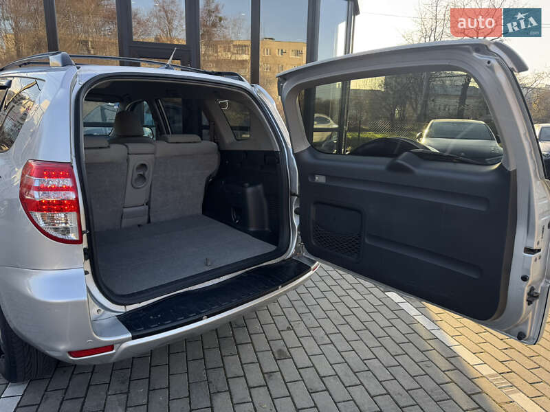 Позашляховик / Кросовер Toyota RAV4 2009 в Львові