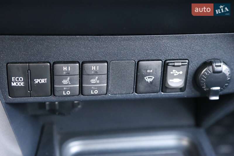 Внедорожник / Кроссовер Toyota RAV4 2017 в Киеве фото 20 Внедорожник / Кроссовер Toyota RAV4 2017 в Киеве