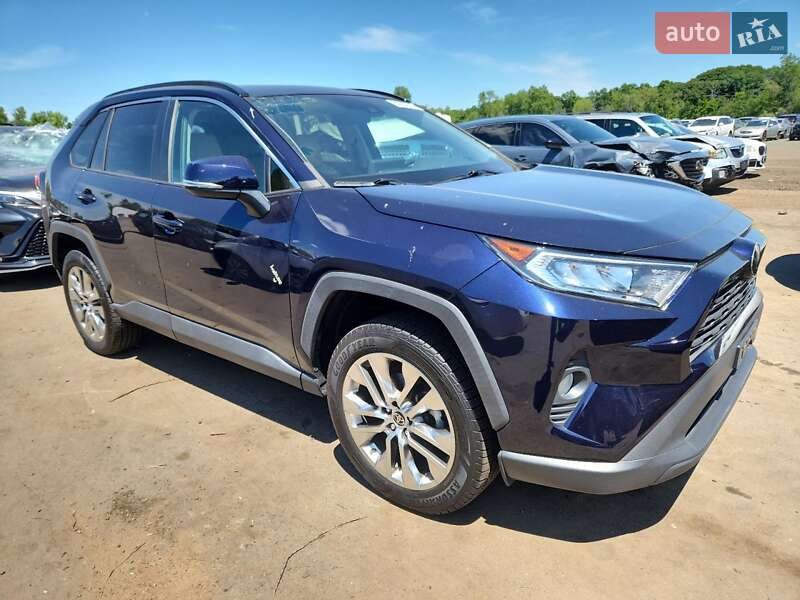 Внедорожник / Кроссовер Toyota RAV4 2021 в Черновцах