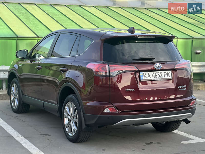 Внедорожник / Кроссовер Toyota RAV4 2017 в Киеве