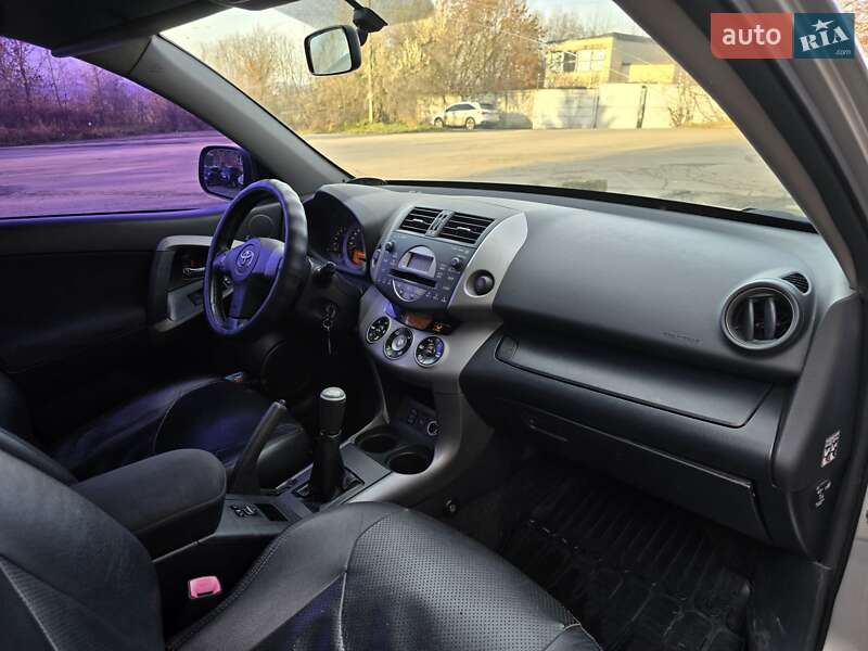 Внедорожник / Кроссовер Toyota RAV4 2007 в Хмельницком