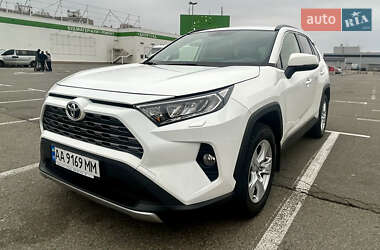 Внедорожник / Кроссовер Toyota RAV4 2019 в Киеве