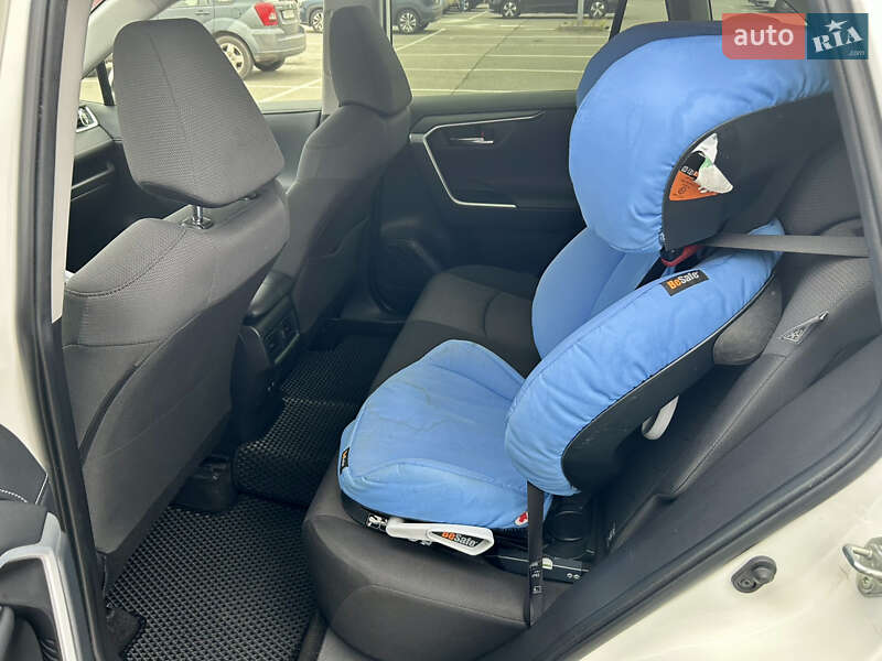 Внедорожник / Кроссовер Toyota RAV4 2019 в Киеве фото 10 Внедорожник / Кроссовер Toyota RAV4 2019 в Киеве