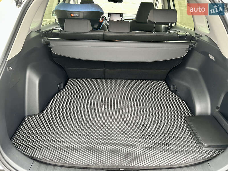 Внедорожник / Кроссовер Toyota RAV4 2019 в Киеве фото 12 Внедорожник / Кроссовер Toyota RAV4 2019 в Киеве