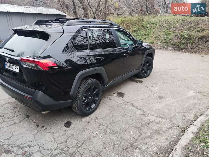 Внедорожник / Кроссовер Toyota RAV4 2019 в Киеве