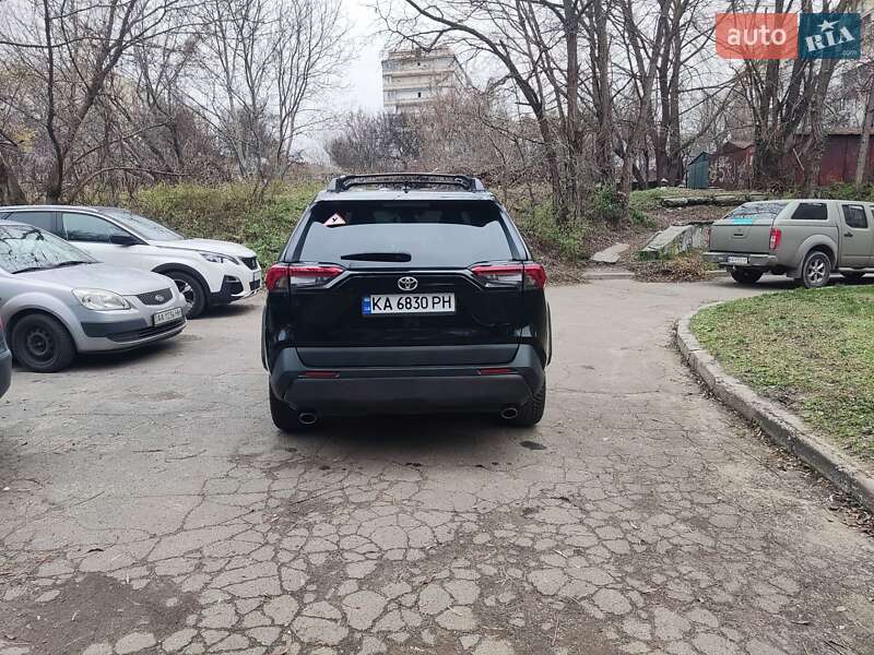 Внедорожник / Кроссовер Toyota RAV4 2019 в Киеве