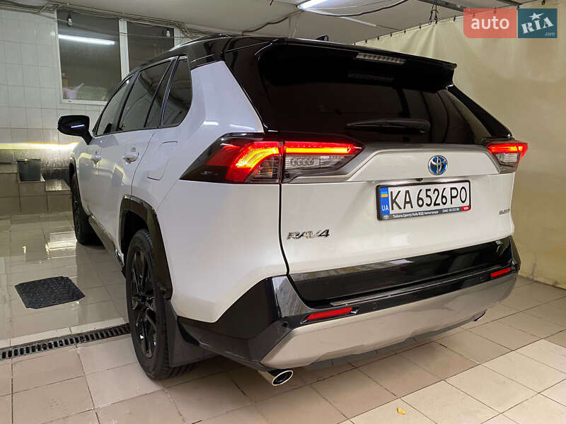 Внедорожник / Кроссовер Toyota RAV4 2024 в Киеве