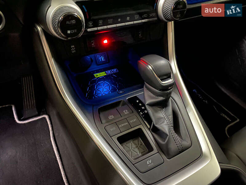 Внедорожник / Кроссовер Toyota RAV4 2024 в Киеве