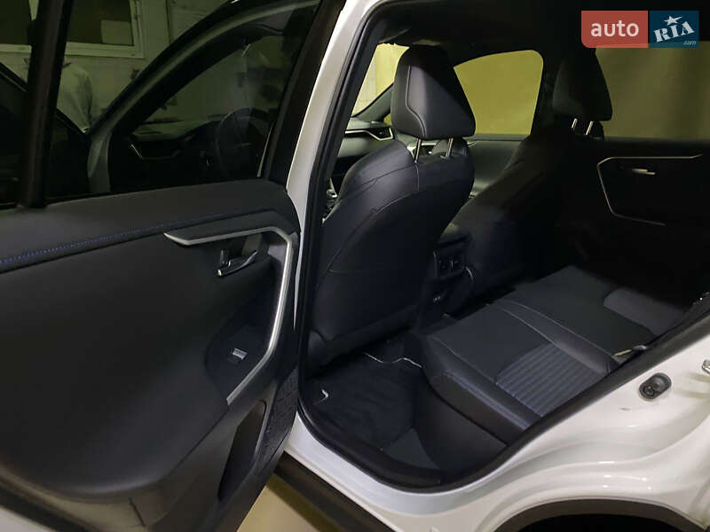 Внедорожник / Кроссовер Toyota RAV4 2024 в Киеве