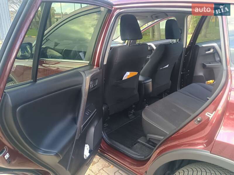 Позашляховик / Кросовер Toyota RAV4 2017 в Олександрії фото 6 Позашляховик / Кросовер Toyota RAV4 2017 в Олександрії