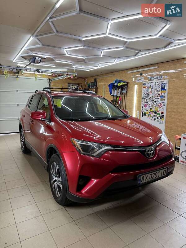 Позашляховик / Кросовер Toyota RAV4 2016 в Харкові