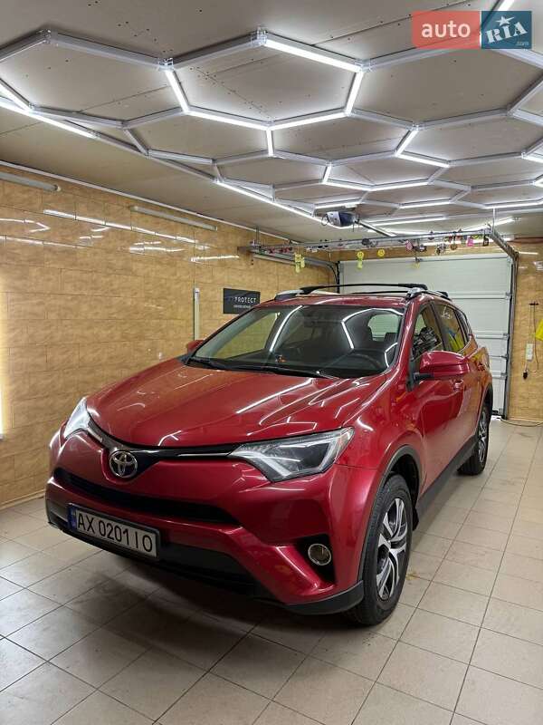 Позашляховик / Кросовер Toyota RAV4 2016 в Харкові