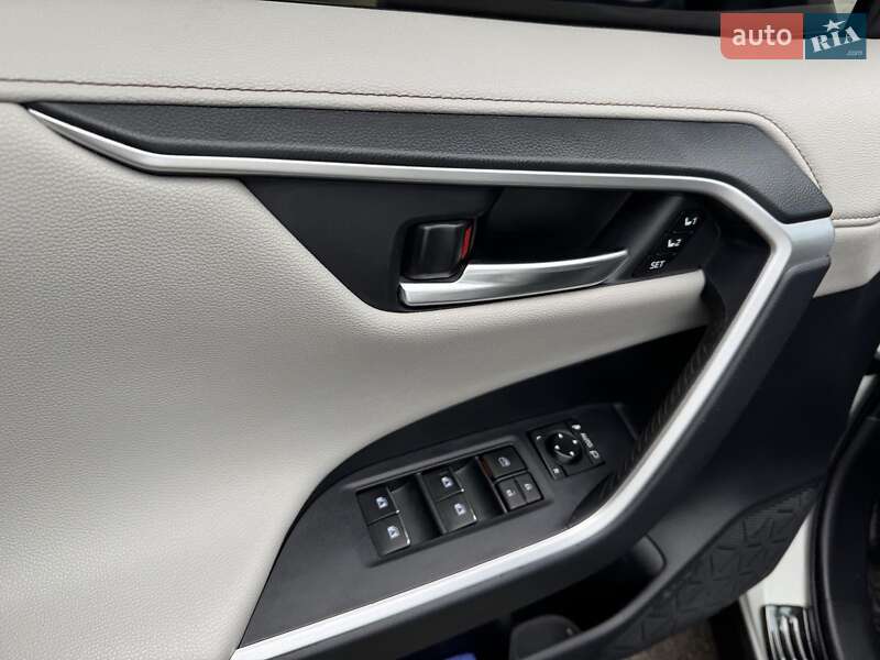 Внедорожник / Кроссовер Toyota RAV4 2019 в Киеве фото 12 Внедорожник / Кроссовер Toyota RAV4 2019 в Киеве