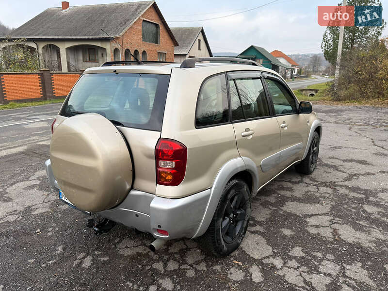 Внедорожник / Кроссовер Toyota RAV4 2005 в Тячеве