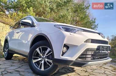 Внедорожник / Кроссовер Toyota RAV4 2018 в Ровно