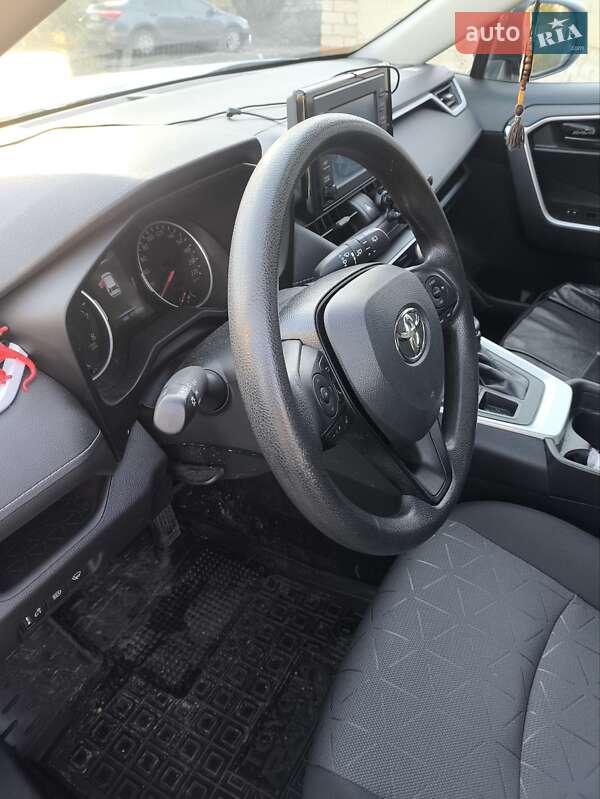 Позашляховик / Кросовер Toyota RAV4 2020 в Києві
