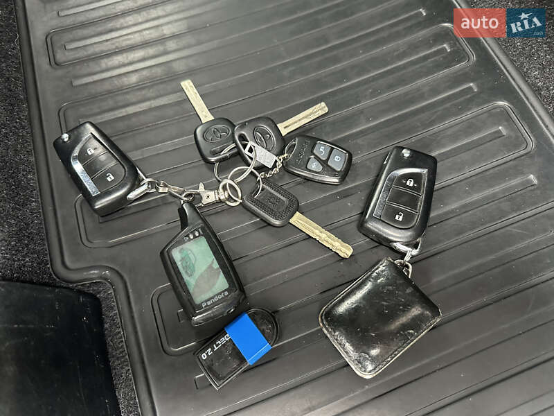 Внедорожник / Кроссовер Toyota RAV4 2016 в Киеве