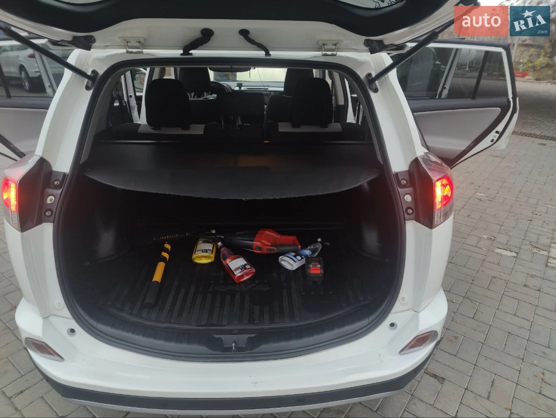 2018 Toyota RAV 4 - мініатюра 9