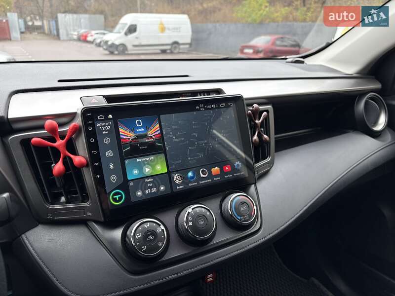 Внедорожник / Кроссовер Toyota RAV4 2018 в Киеве